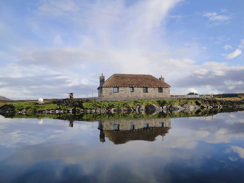 Creagan Na Mara thatched holiday cottage North Uist exterior