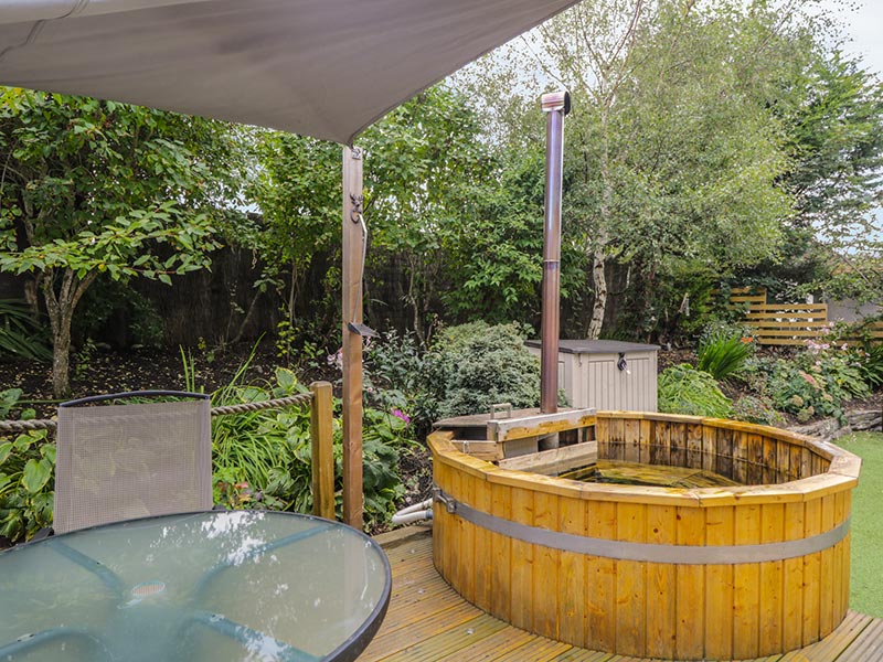 Dolce Casa Grantown-on-Spey wood-fired hot tub in garden