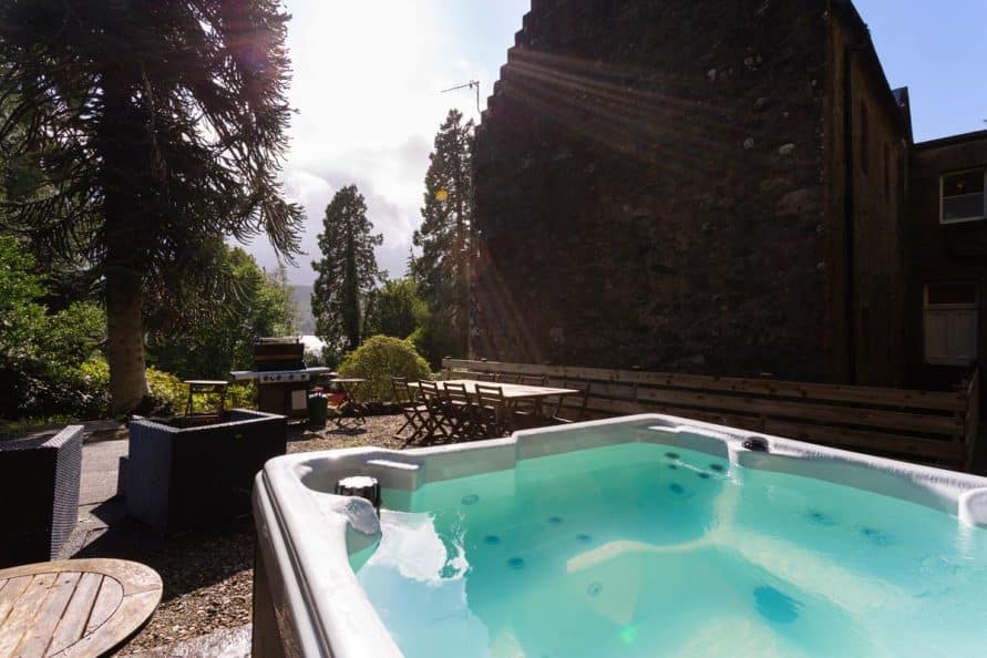 Old Argyll House Scotland hot tub in garden