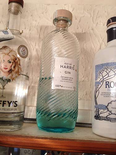 Harris Gin, Munro's Bar, Taigh Ailean Hotel