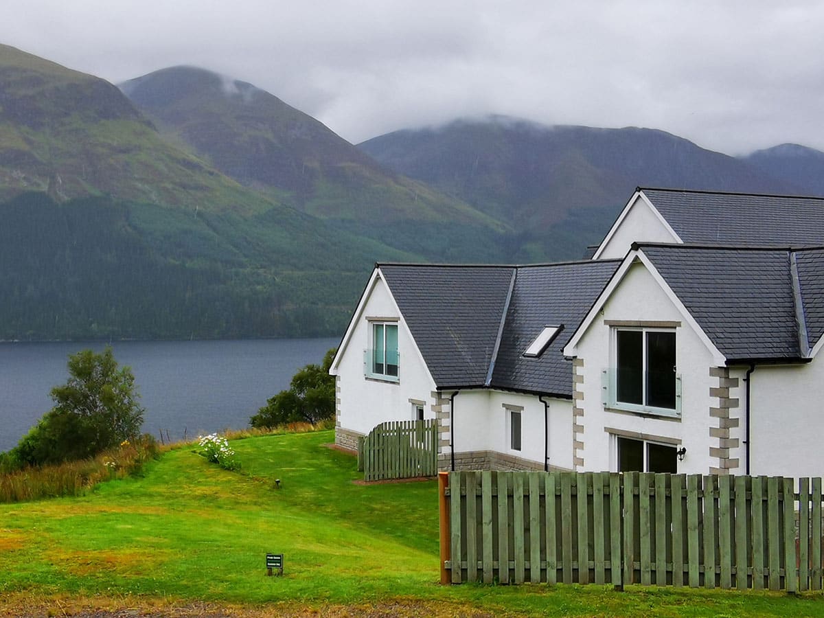 Large white house overlooking loch and mountains - Lochside Spean Bridge