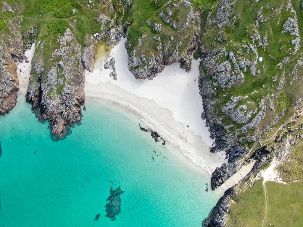 Sandwood Bay Sutherland - turquoise sea surrounded by white sand and cliffs